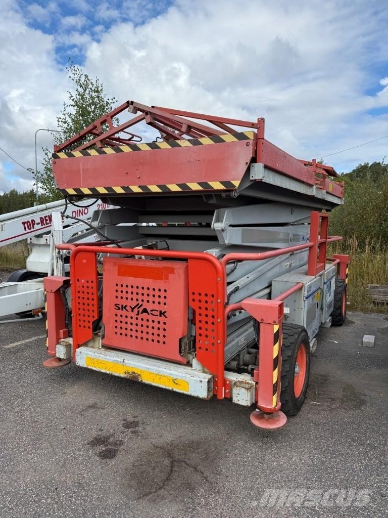 SkyJack SJ 9250 RT Nůžková zvedací plošina