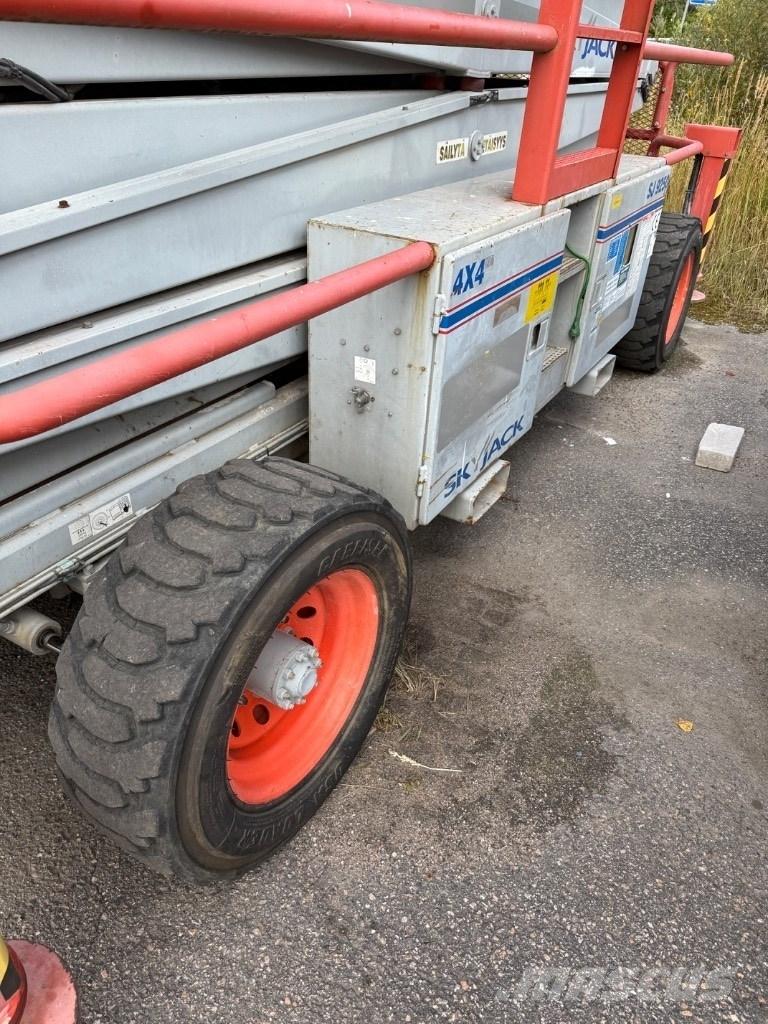 SkyJack SJ 9250 RT Nůžková zvedací plošina