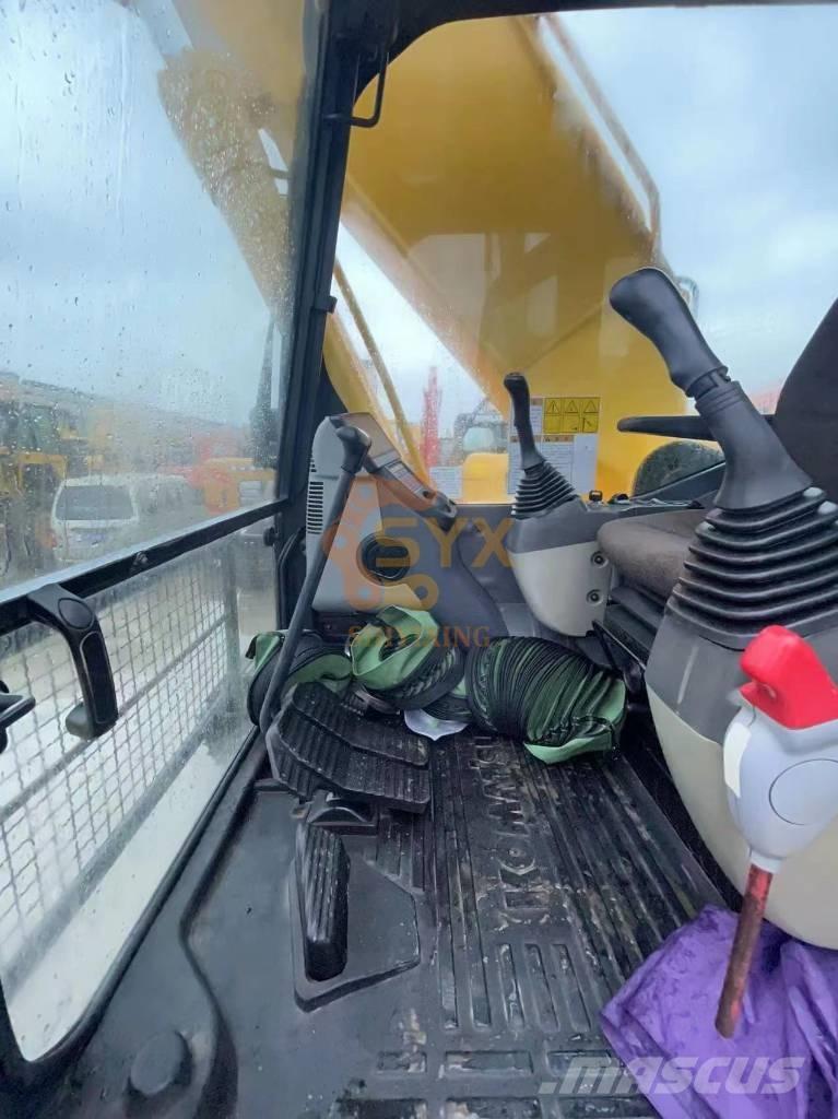 Komatsu PC 220-8 Pásová rýpadla