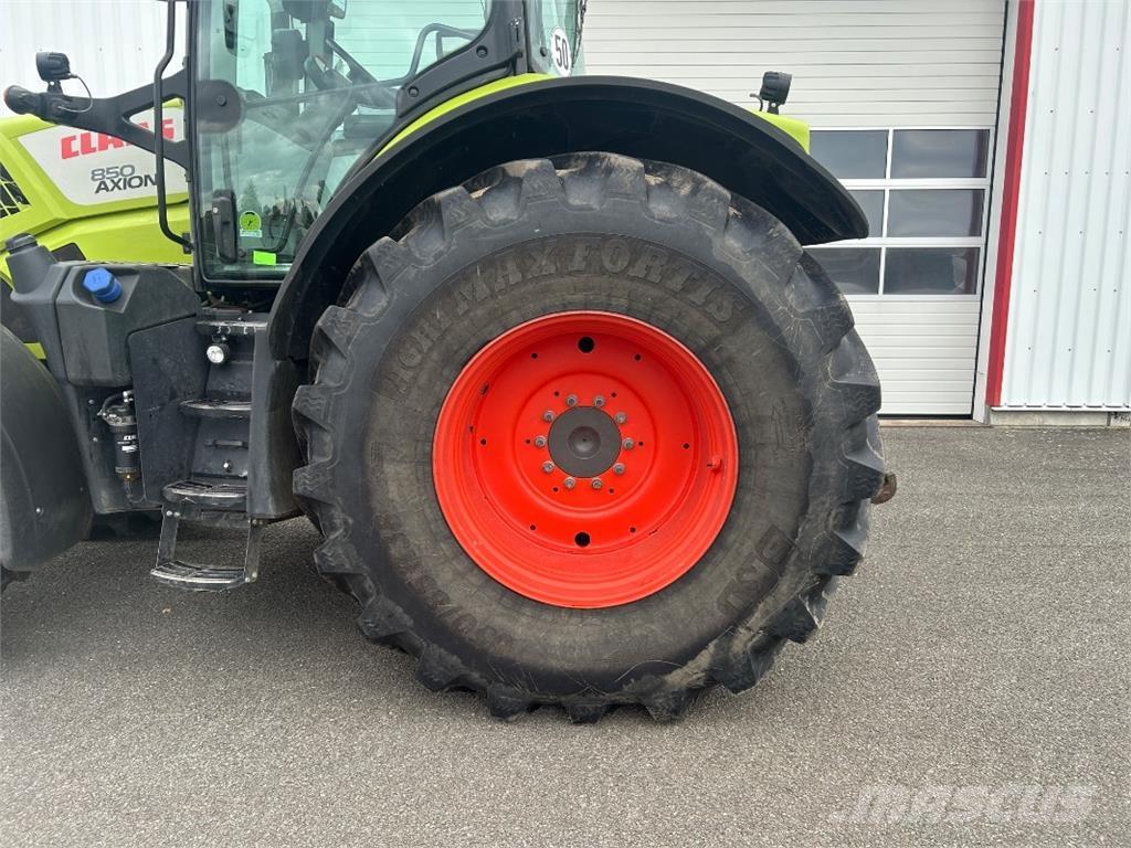 CLAAS Axion 850 Traktory
