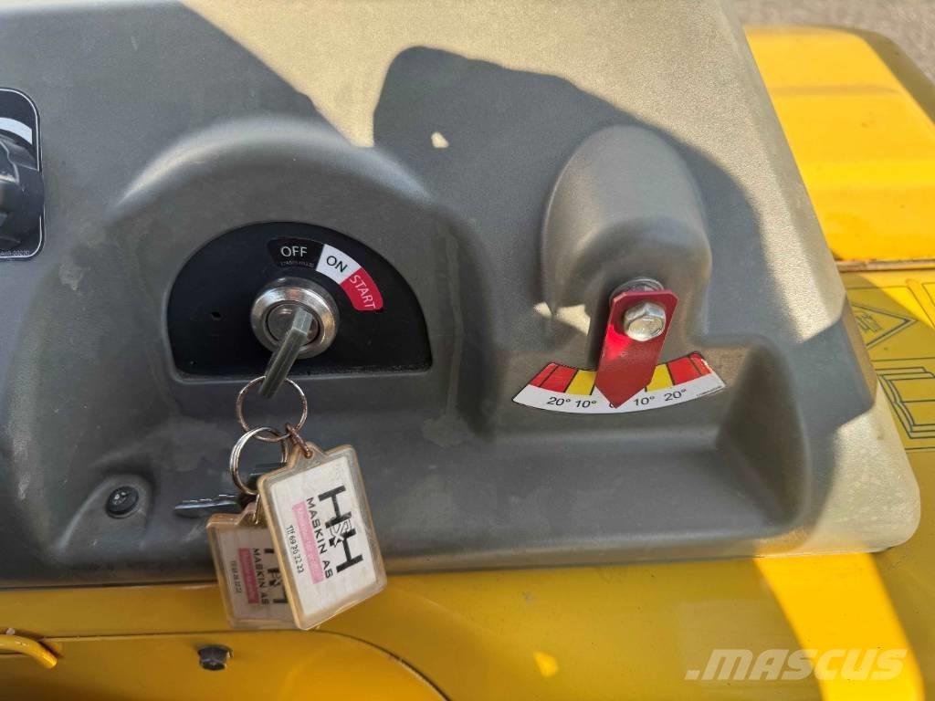 Yanmar C30R-3TV Pásové dempry