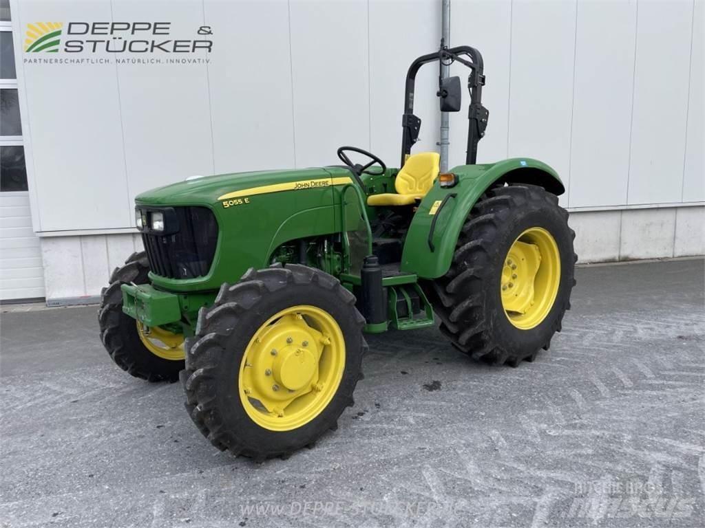 John Deere 5055E Traktory