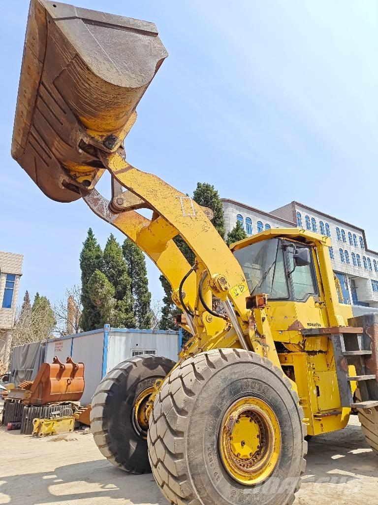 Komatsu WA 500 Kolové nakladače