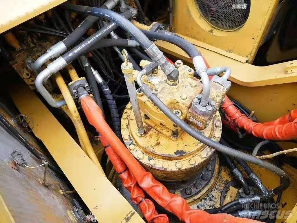 CAT 330 D Pásová rýpadla