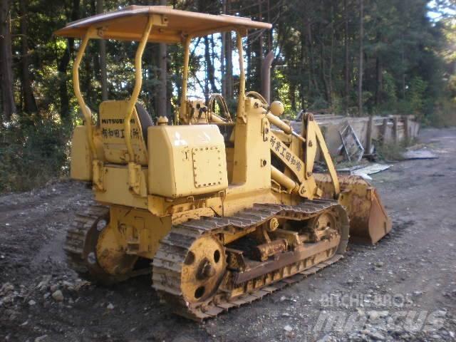 Mitsubishi BS3F Pásové dozery