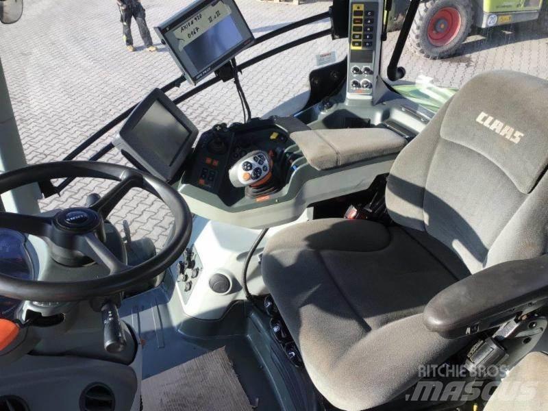 CLAAS AXION 920 Traktory