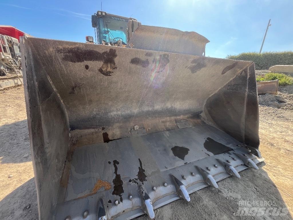 Volvo L180F Kolové nakladače