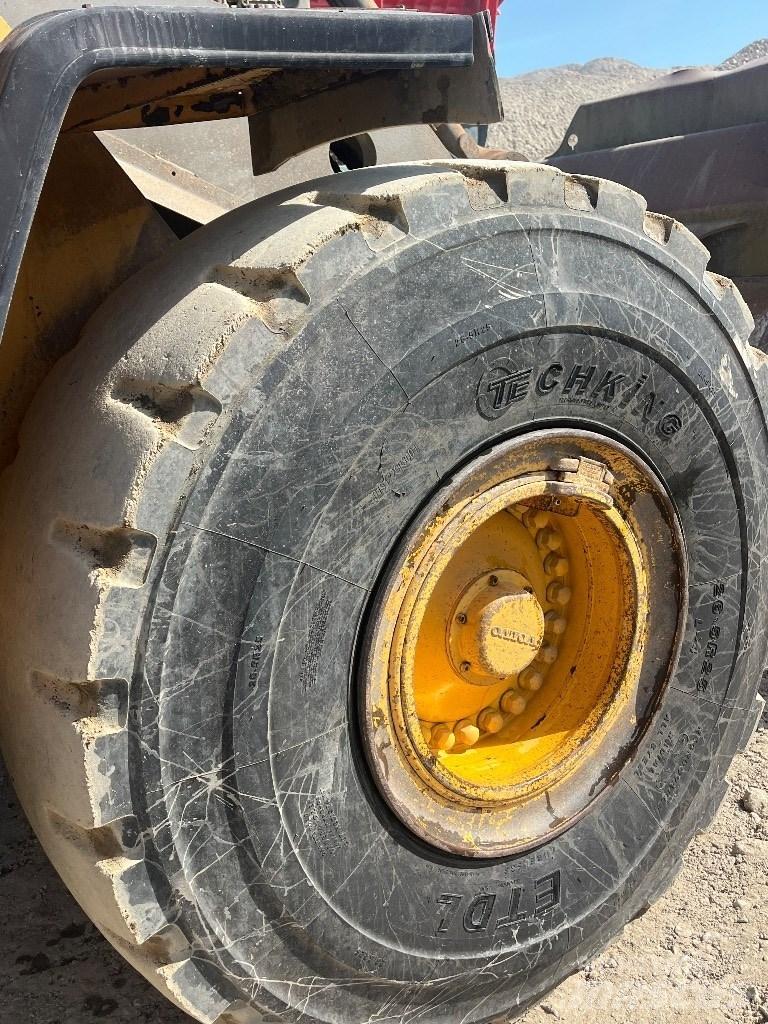 Volvo L180F Kolové nakladače