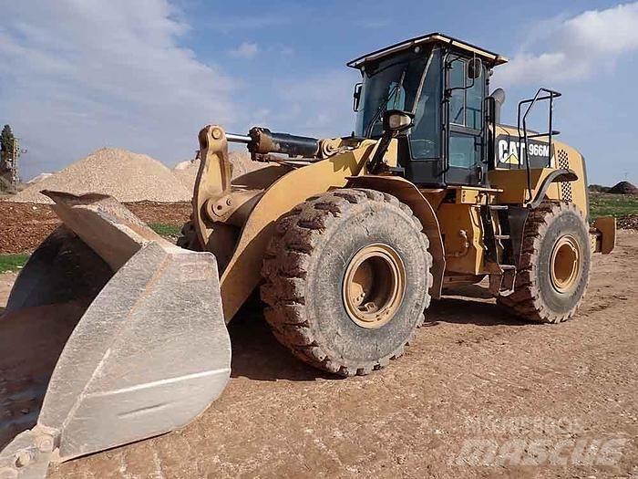 CAT 966M Kolové nakladače