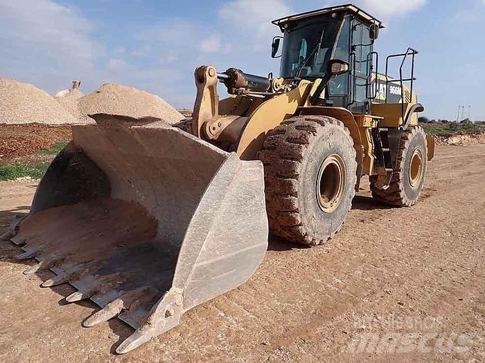 CAT 966M Kolové nakladače