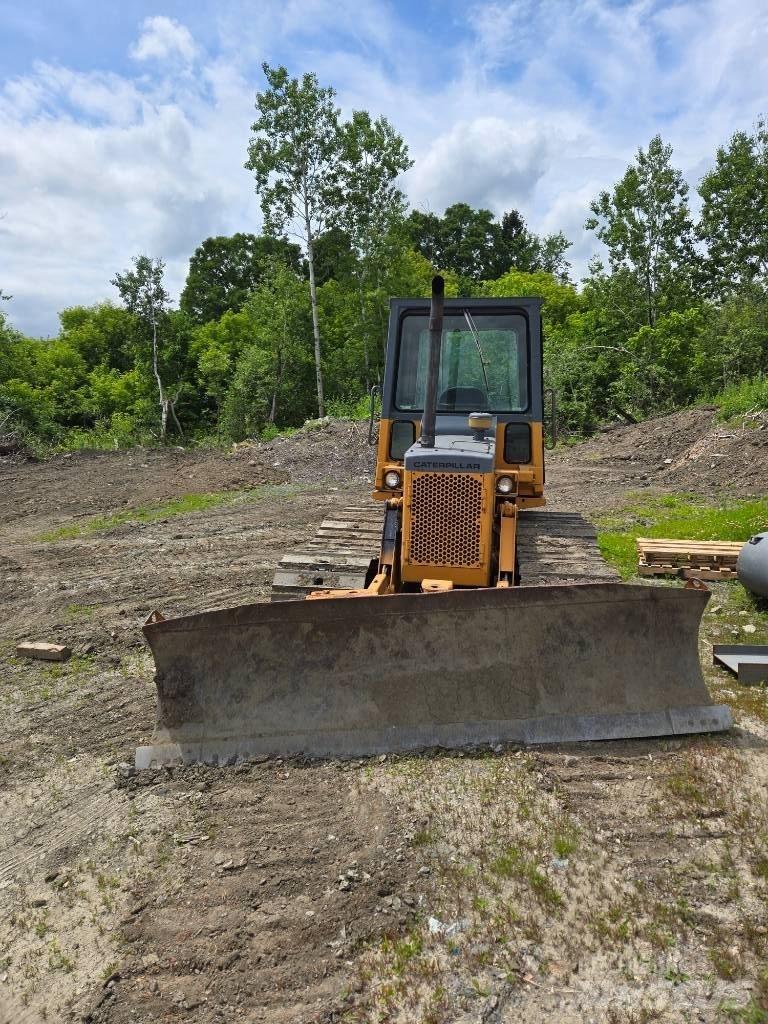 CAT D 3 B LGP Pásové dozery