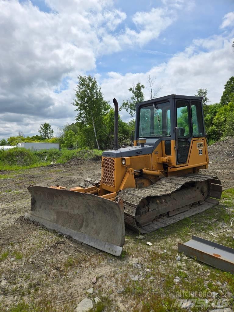 CAT D 3 B LGP Pásové dozery