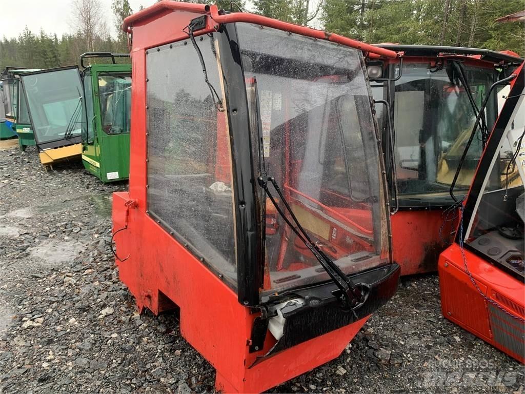 Komatsu 901TX Kabiny a interiér