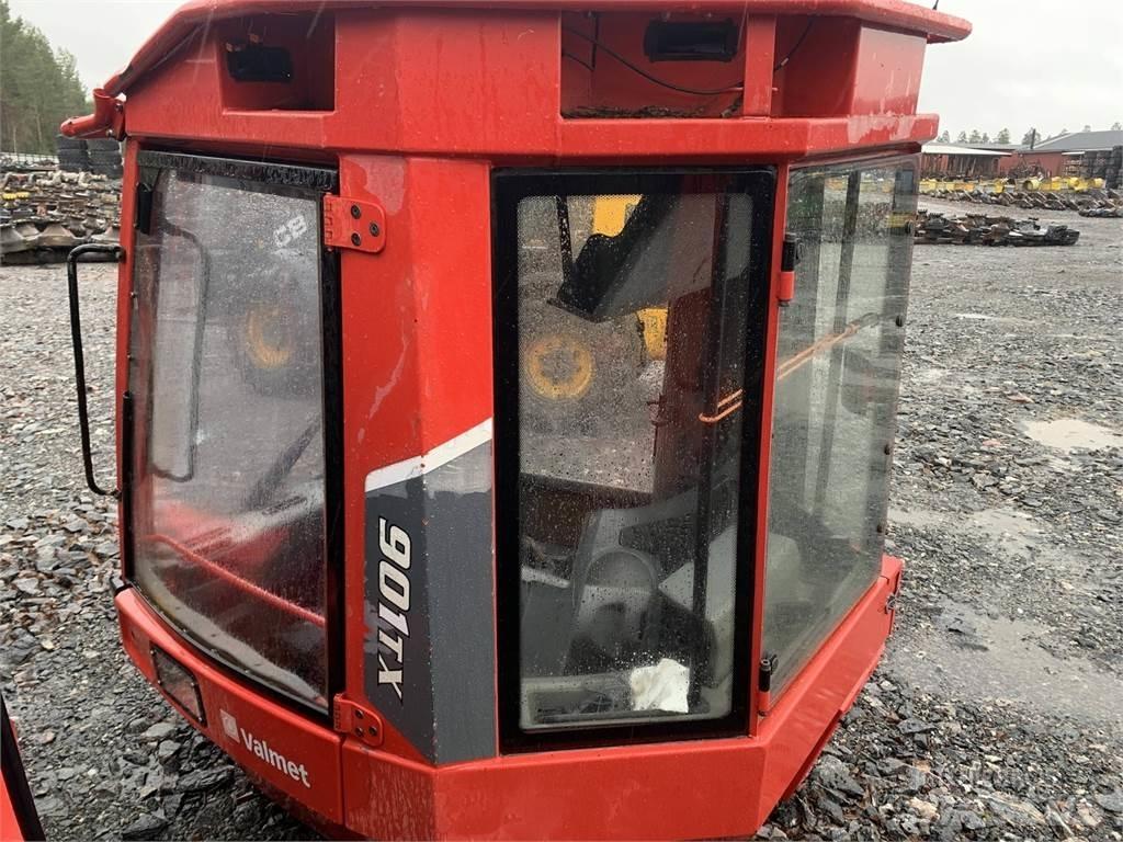 Komatsu 901TX Kabiny a interiér