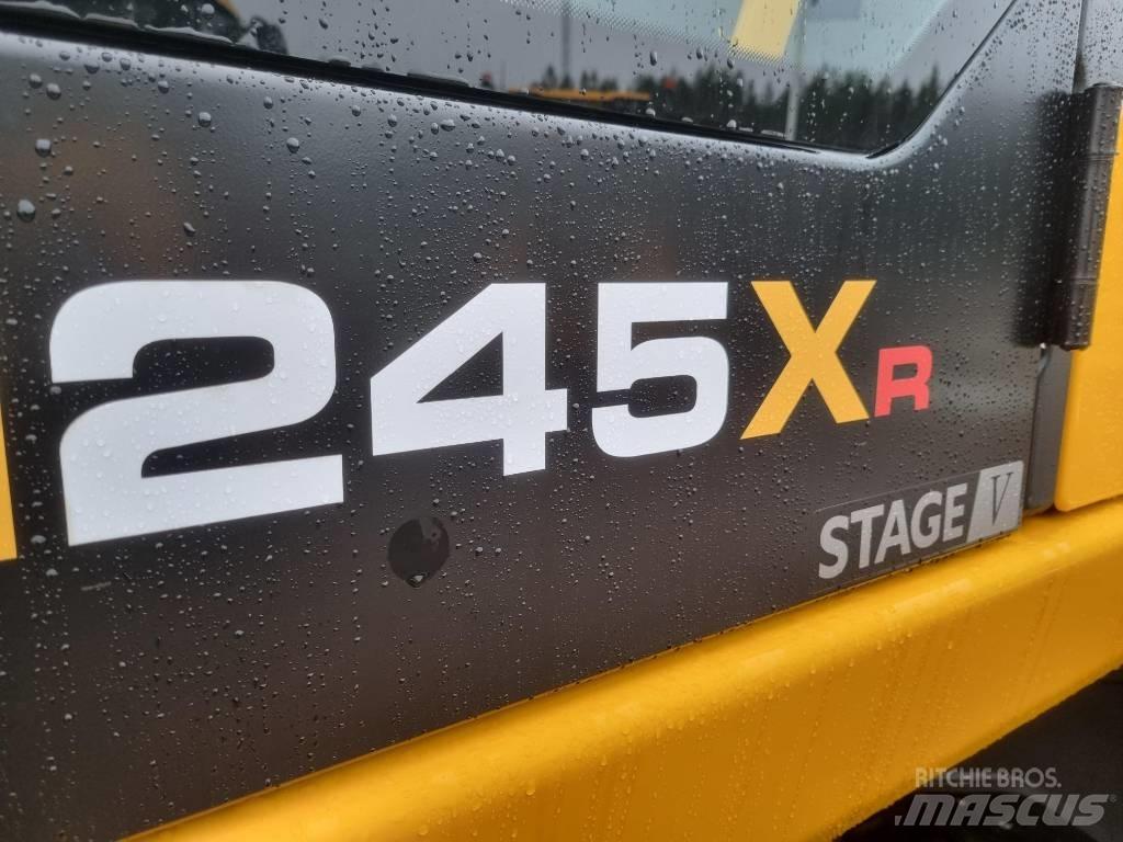 JCB 245 XR Pásová rýpadla