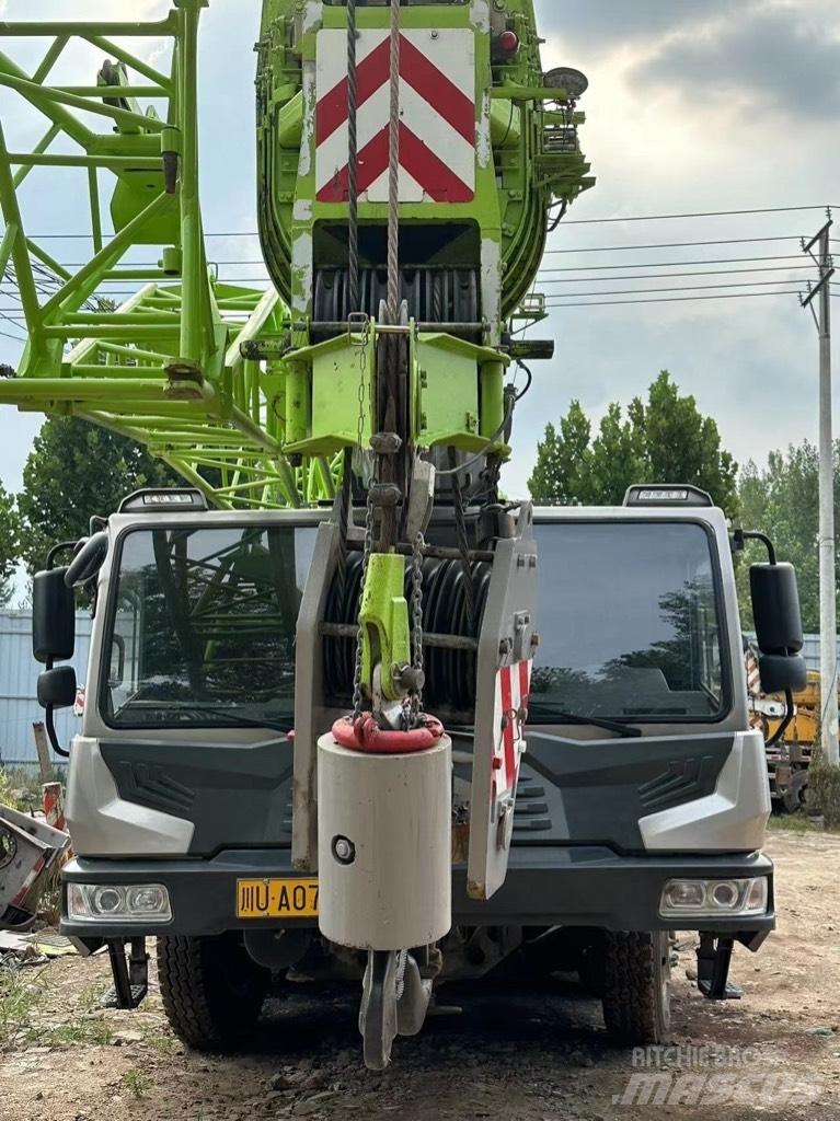 Zoomlion ZTC700 Univerzální terénní jeřáby