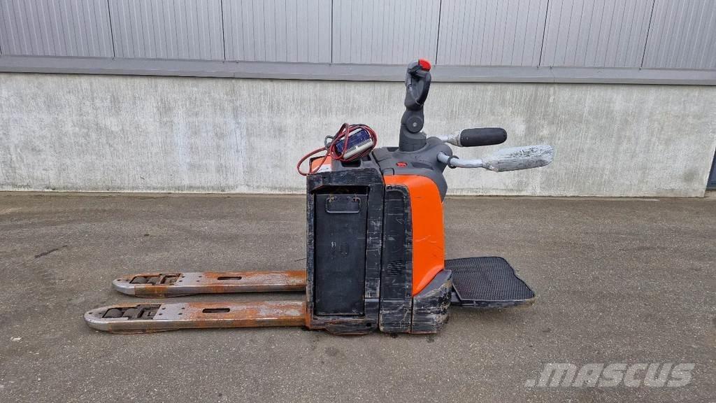 BT LPE 250 Akumulátorové vozíky