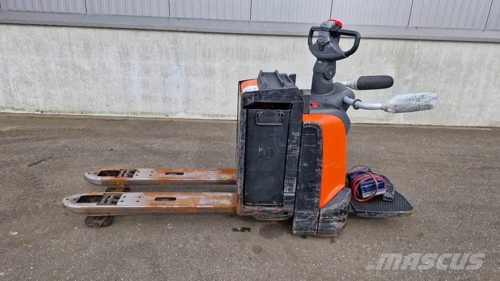 BT LPE 250 Akumulátorové vozíky