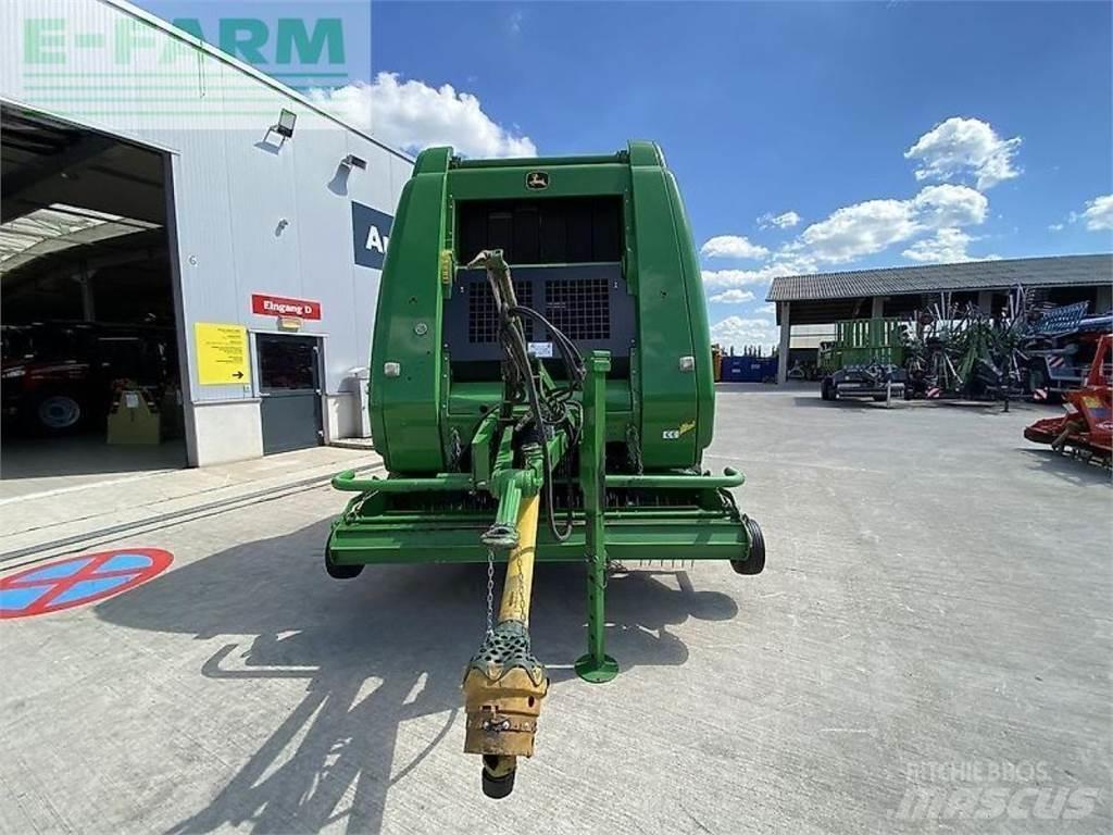 John Deere 864 Lis na hranaté balíky