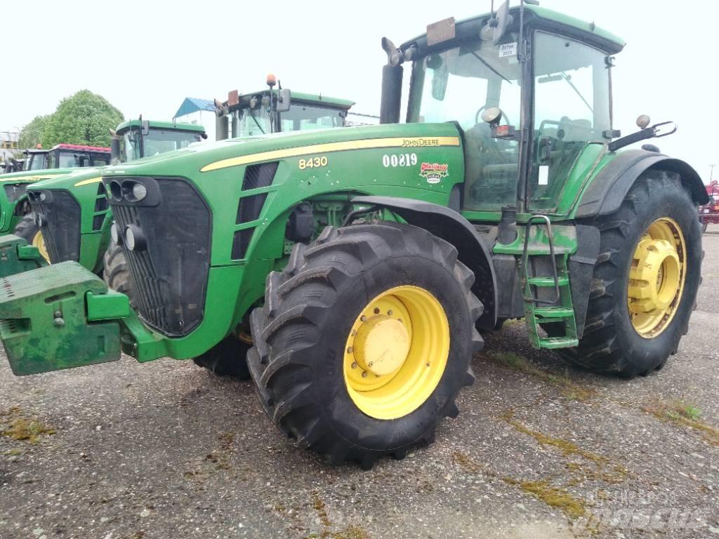 John Deere 8430 Traktory