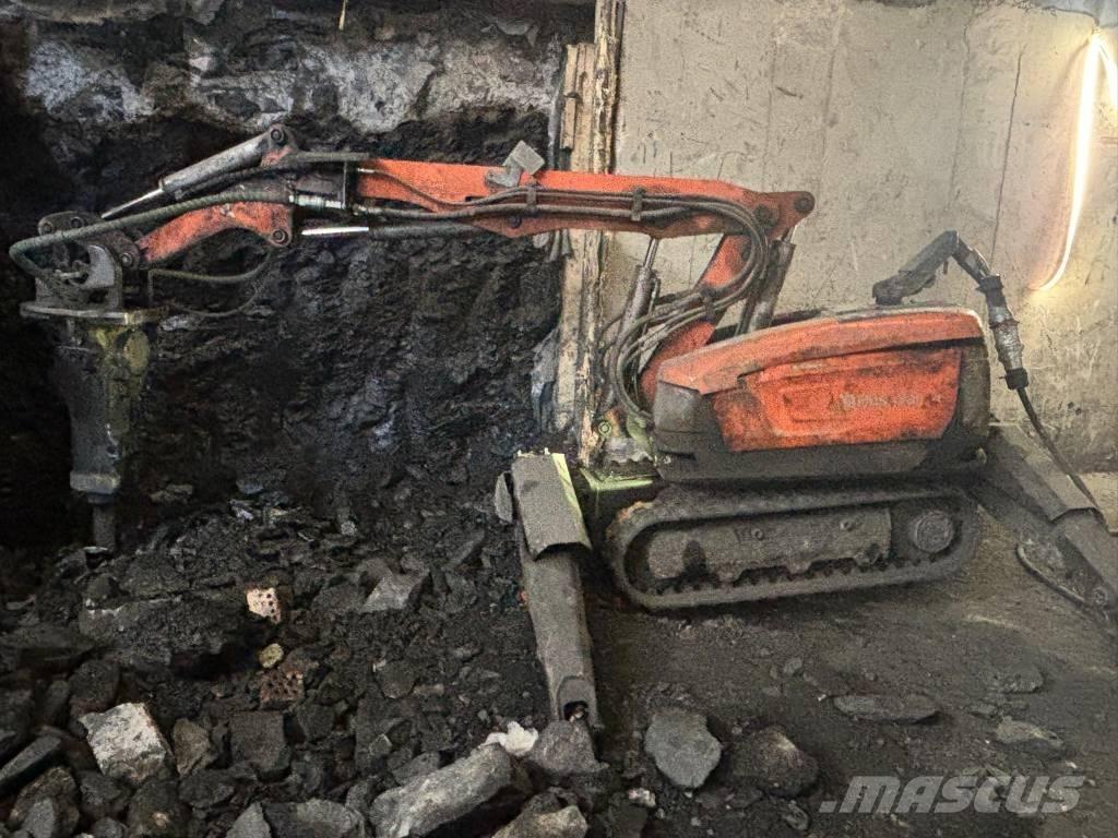 Husqvarna DXR 300 Demoliční rýpadla