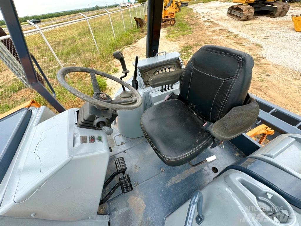CASE 570 M XT Kolové nakladače