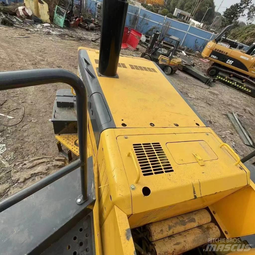 Komatsu WA 500 Kolové nakladače