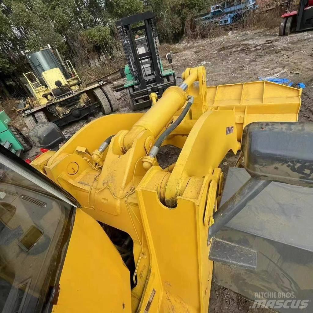 Komatsu WA 500 Kolové nakladače