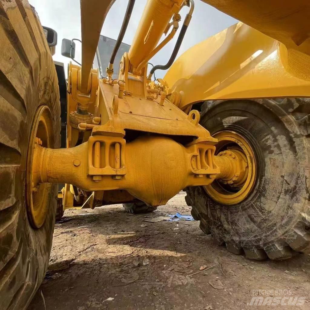 Komatsu WA 500 Kolové nakladače