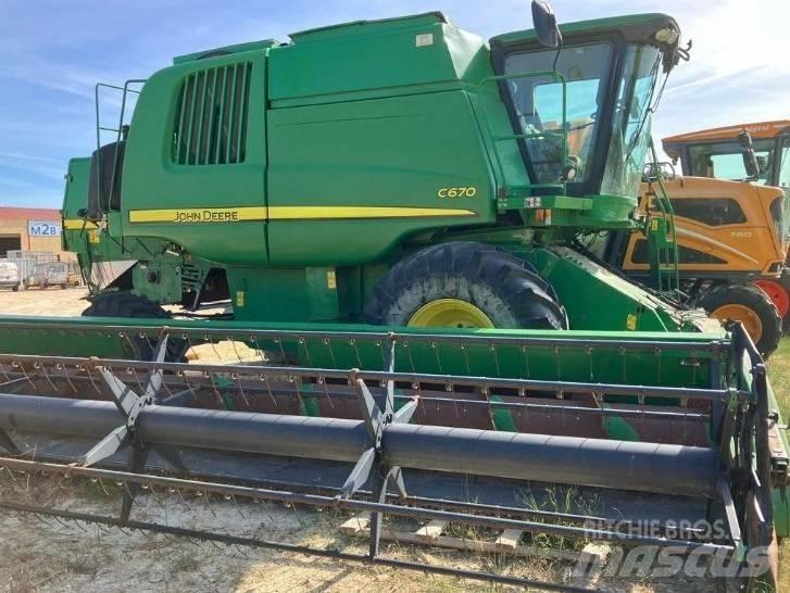 John Deere C 670 Sklízecí mlátičky