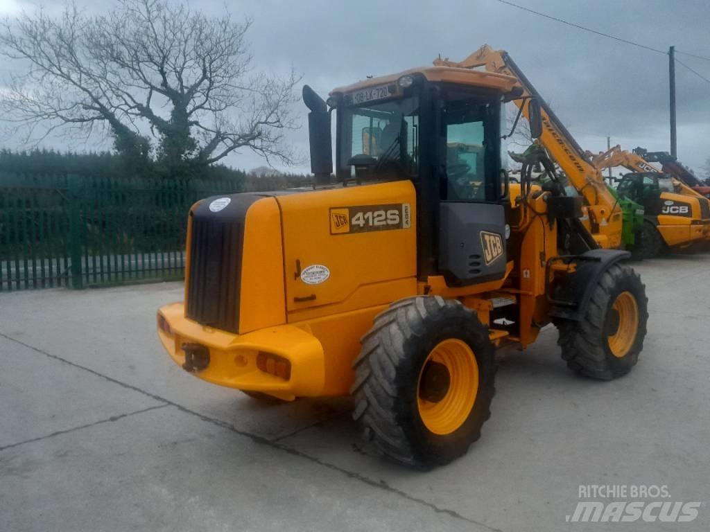 JCB 412 Kolové nakladače
