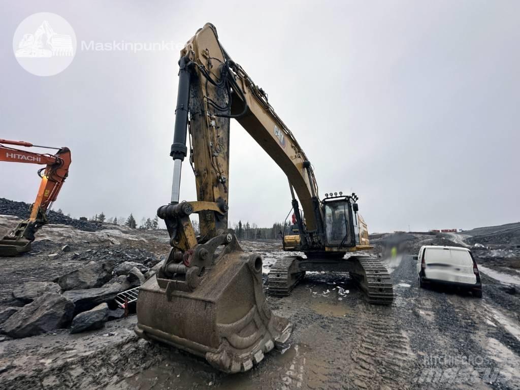 CAT 352 Pásová rýpadla