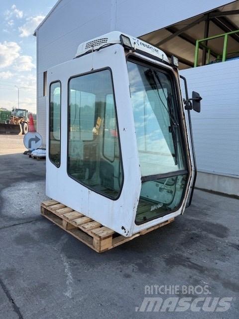 Liebherr CAB SERIE B Kabiny a interiér