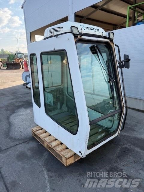 Liebherr CAB SERIE B Kabiny a interiér