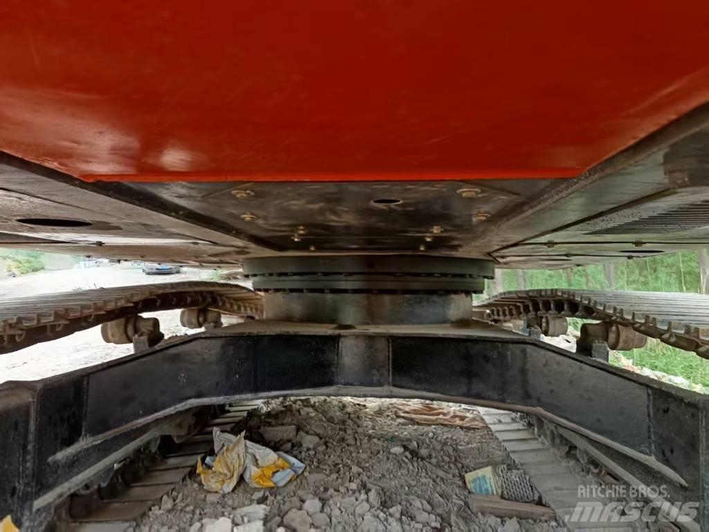 Hitachi ZX200 Pásová rýpadla