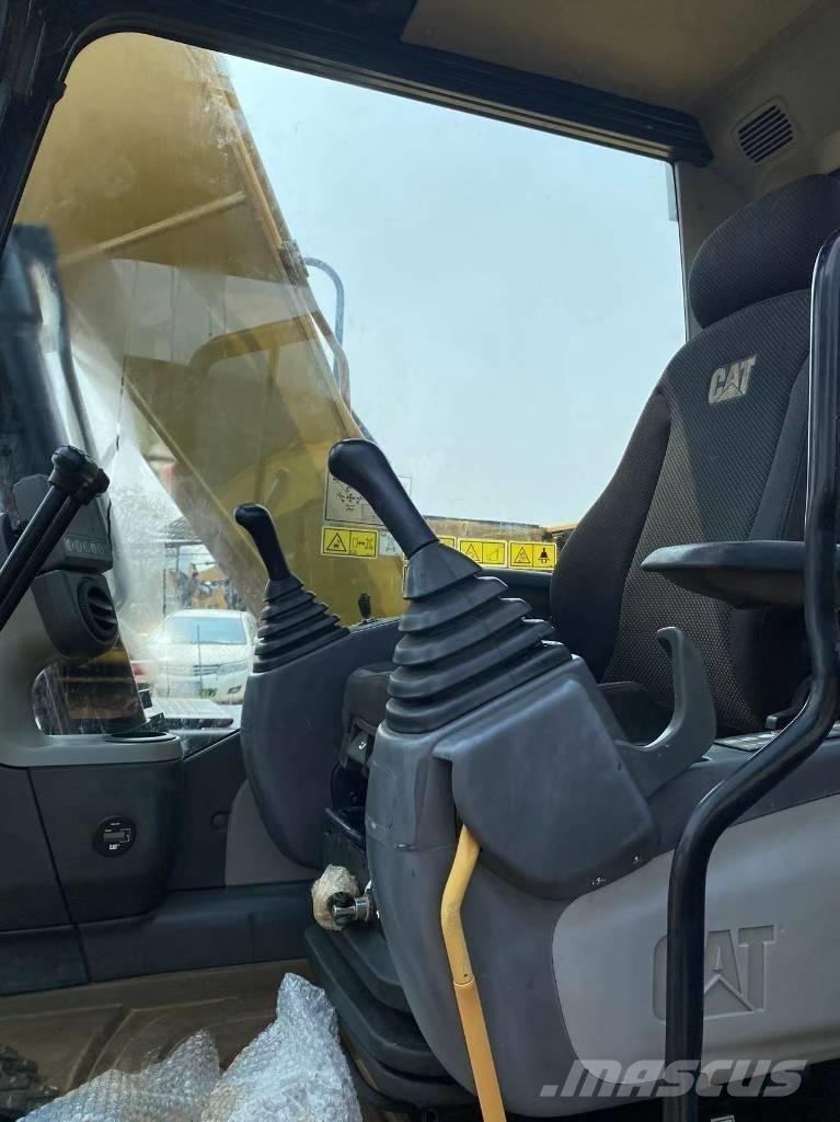 CAT 313 D Pásová rýpadla