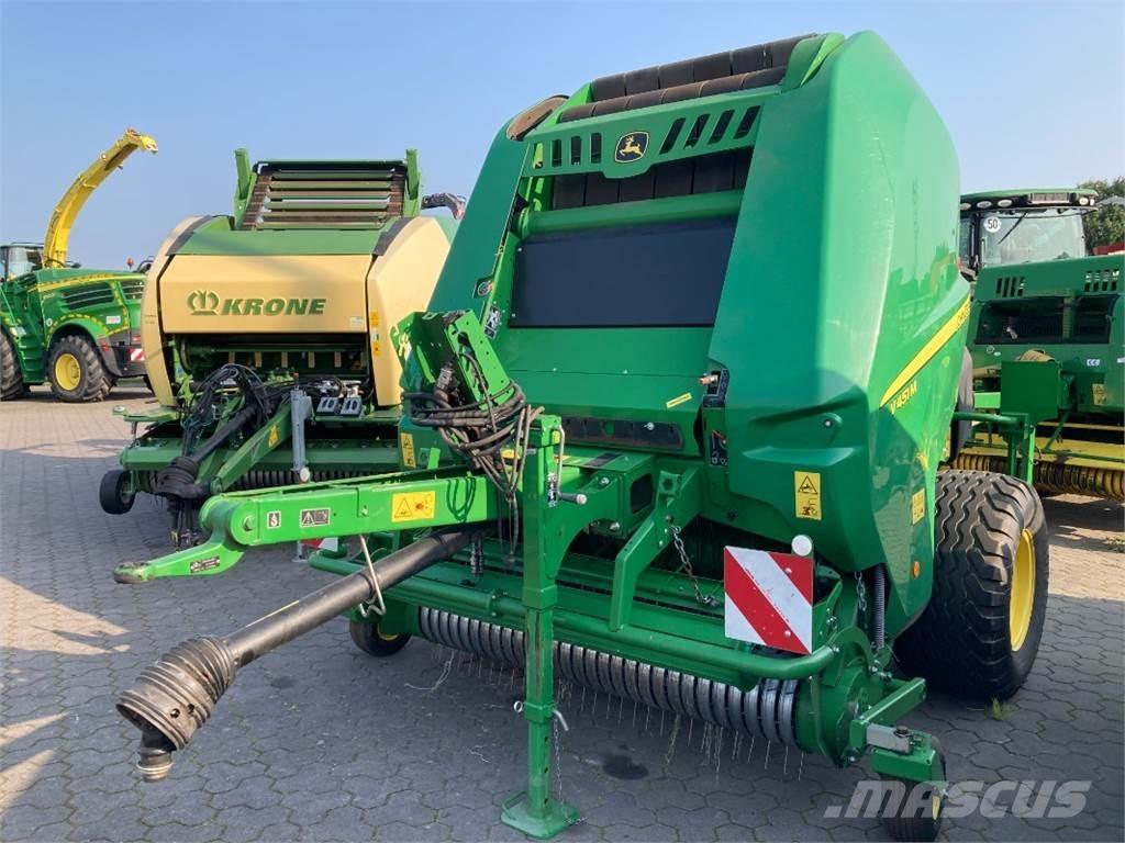 John Deere V451M Lis na válcové balíky