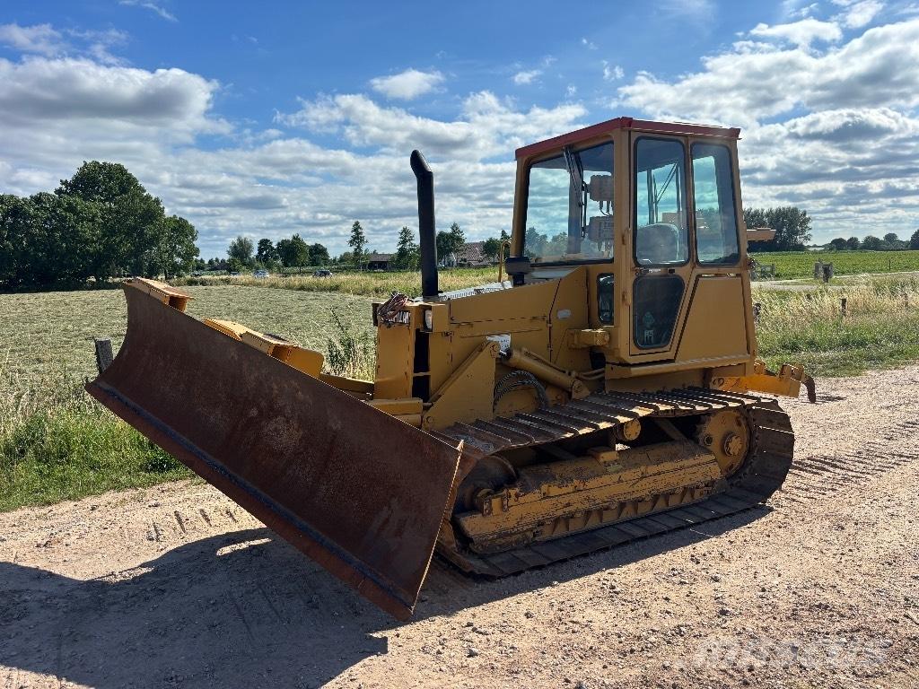 CAT D 4 C Pásové dozery