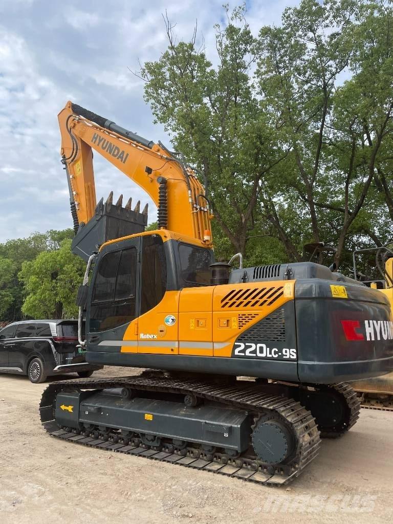 Hyundai 220LC-9S Midi rýpadla 7t - 12t