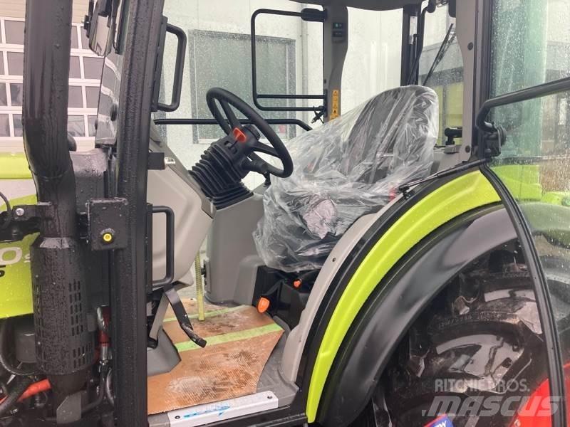 CLAAS NEXOS 240 S Traktory