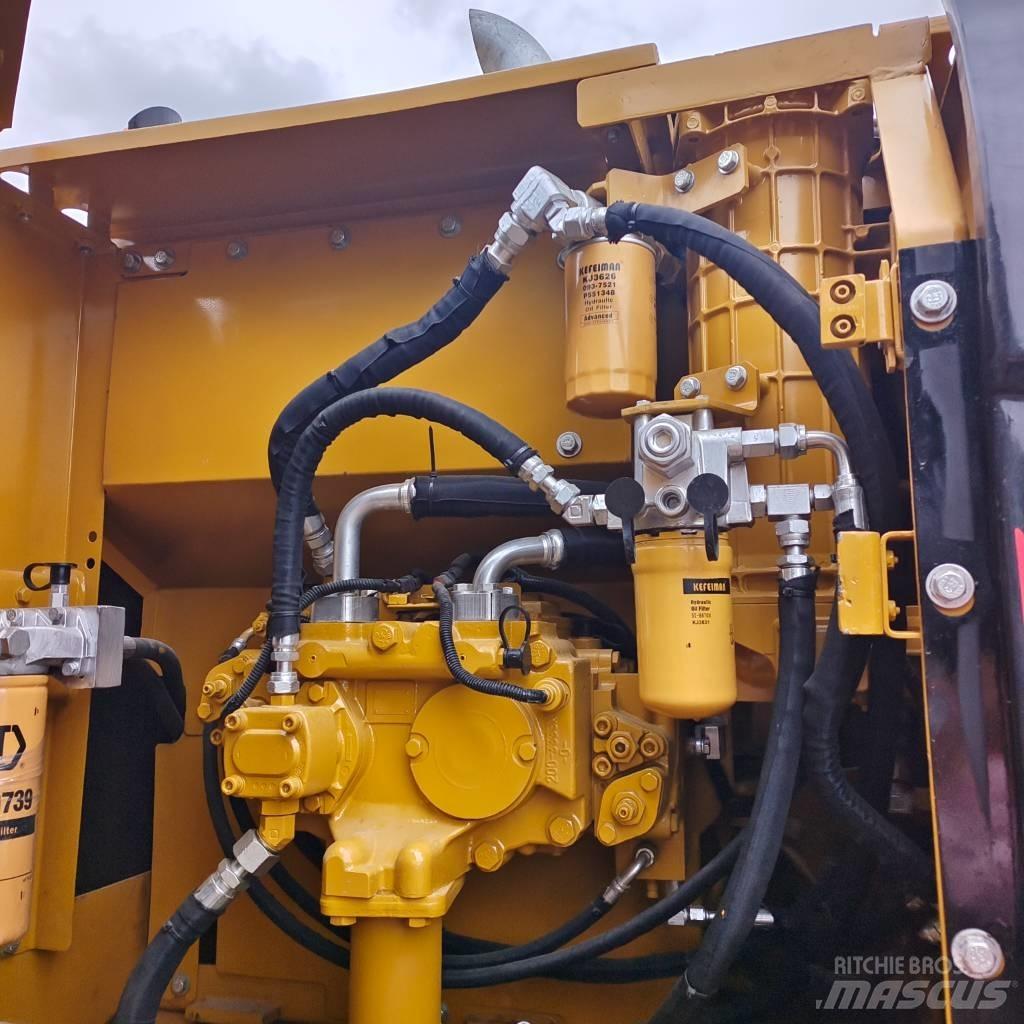 CAT 320 D Pásová rýpadla
