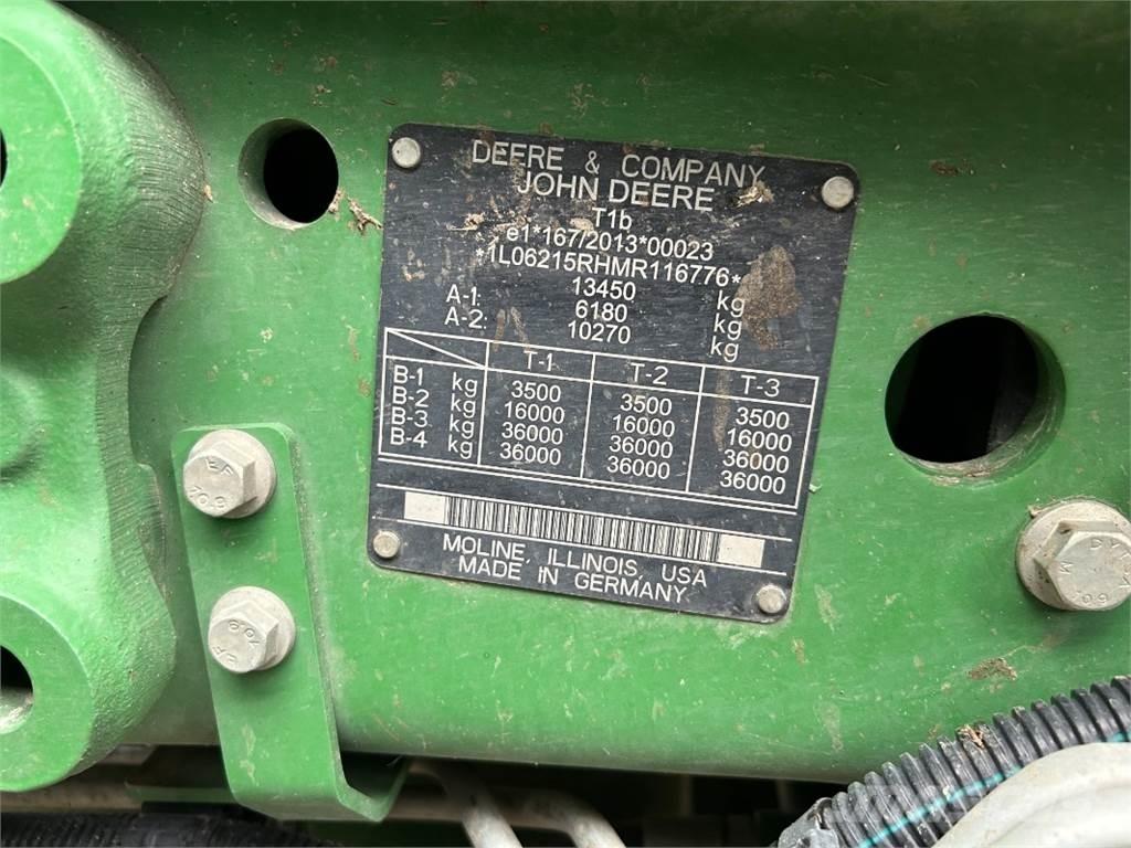 John Deere 6215R Traktory