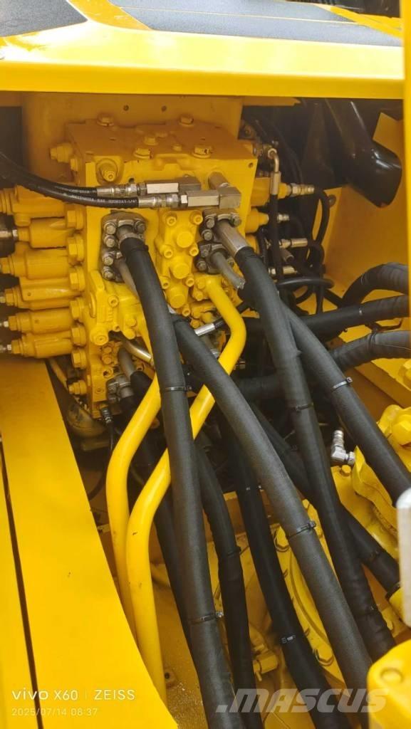 Komatsu PC 220-7 Pásová rýpadla