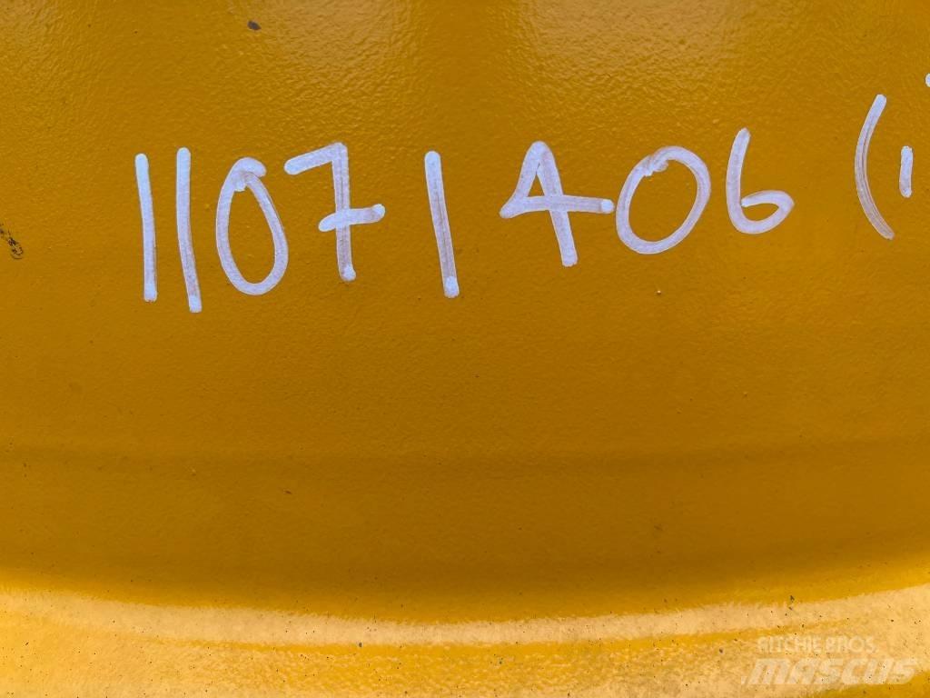 JCB 4 x Wheel Rims Pneumatiky, kola a ráfky
