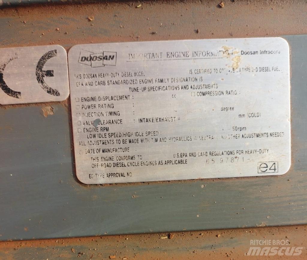 Doosan DX 300 LC-5 Pásová rýpadla
