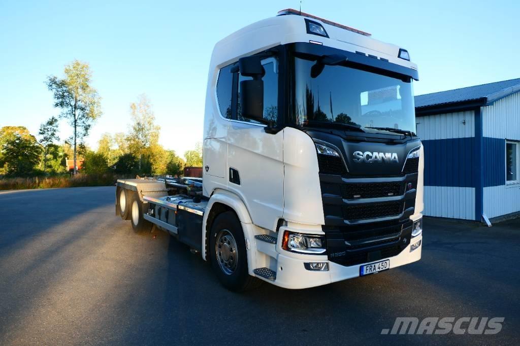 Scania R590B6x2nb Hákový nosič kontejnerů