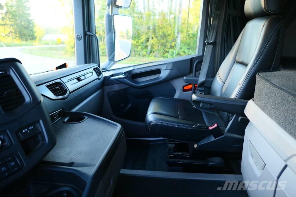 Scania R590B6x2nb Hákový nosič kontejnerů