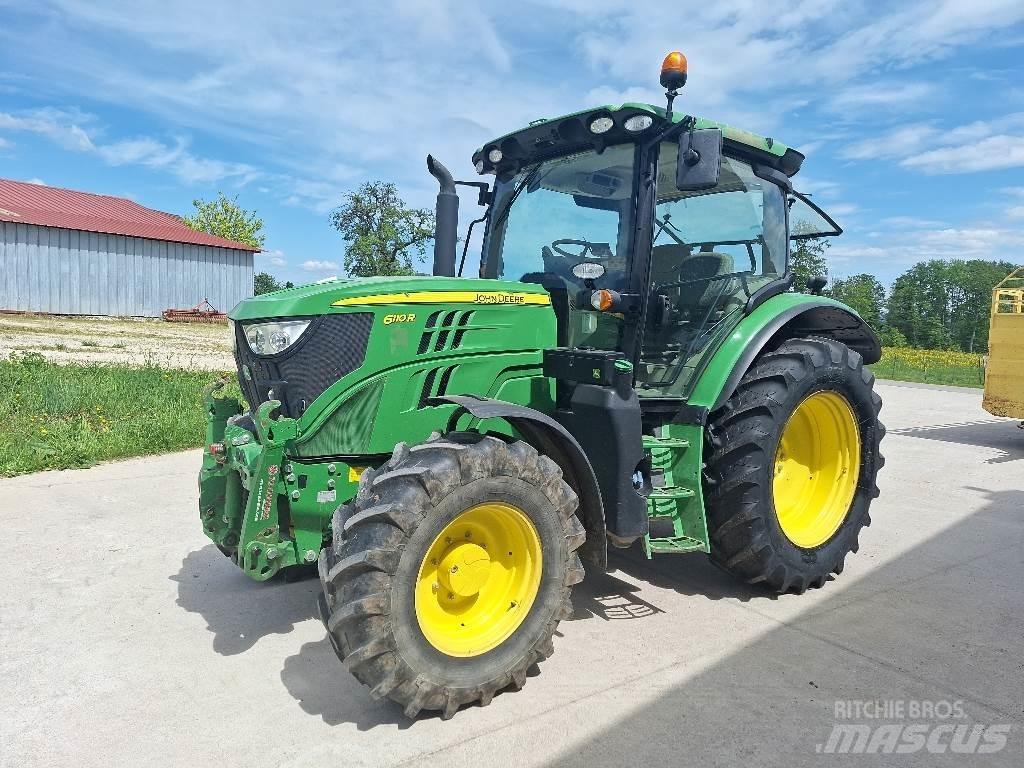 John Deere 6110R Traktory
