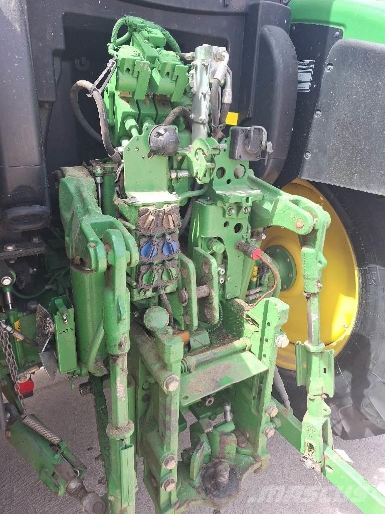 John Deere 6110R Traktory