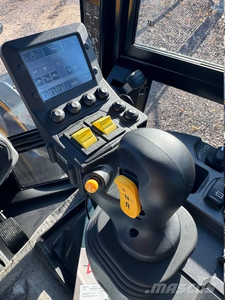 CAT 908 Kolové nakladače